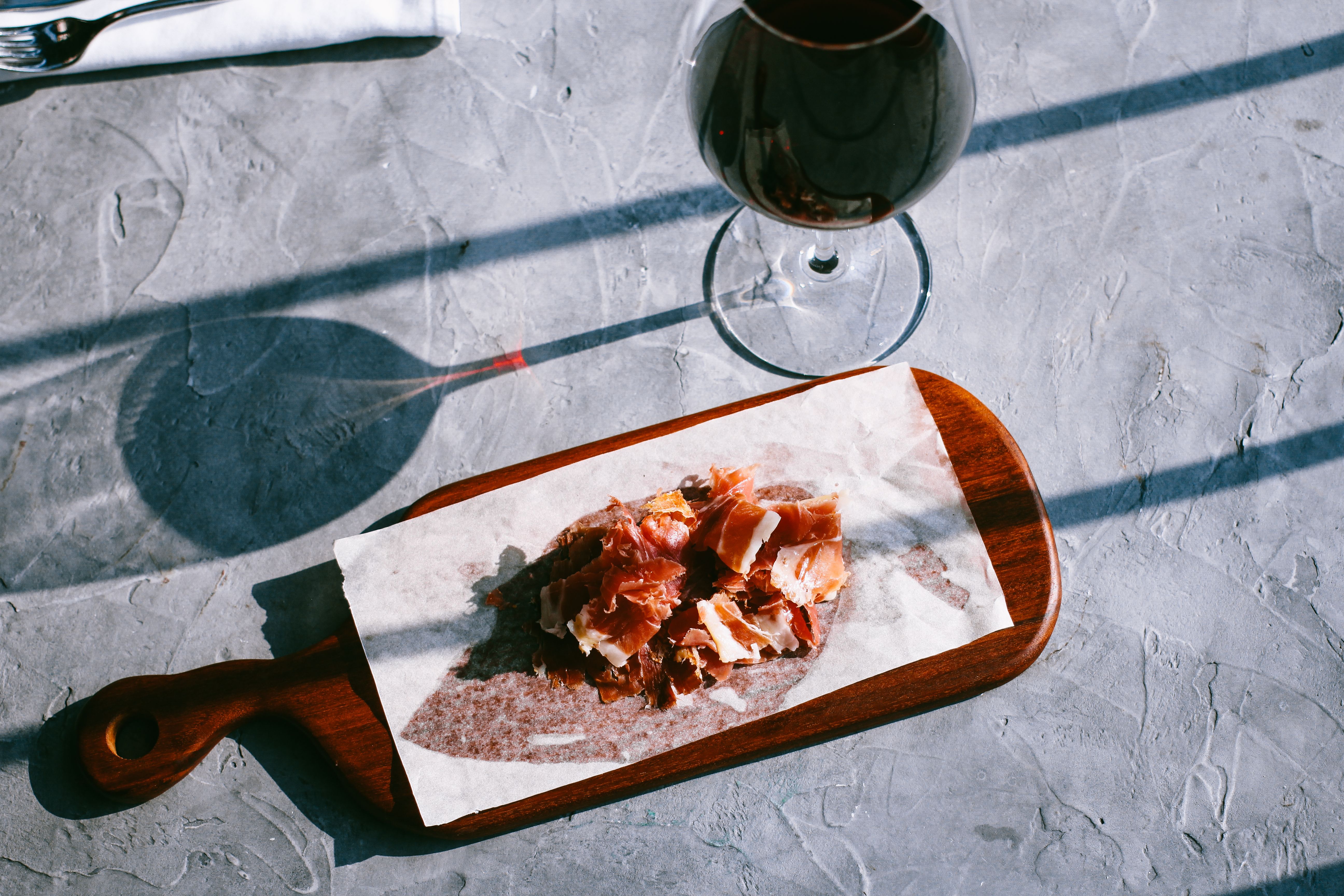 Maridaje con la gastronomía española: qué vino va con cada plato